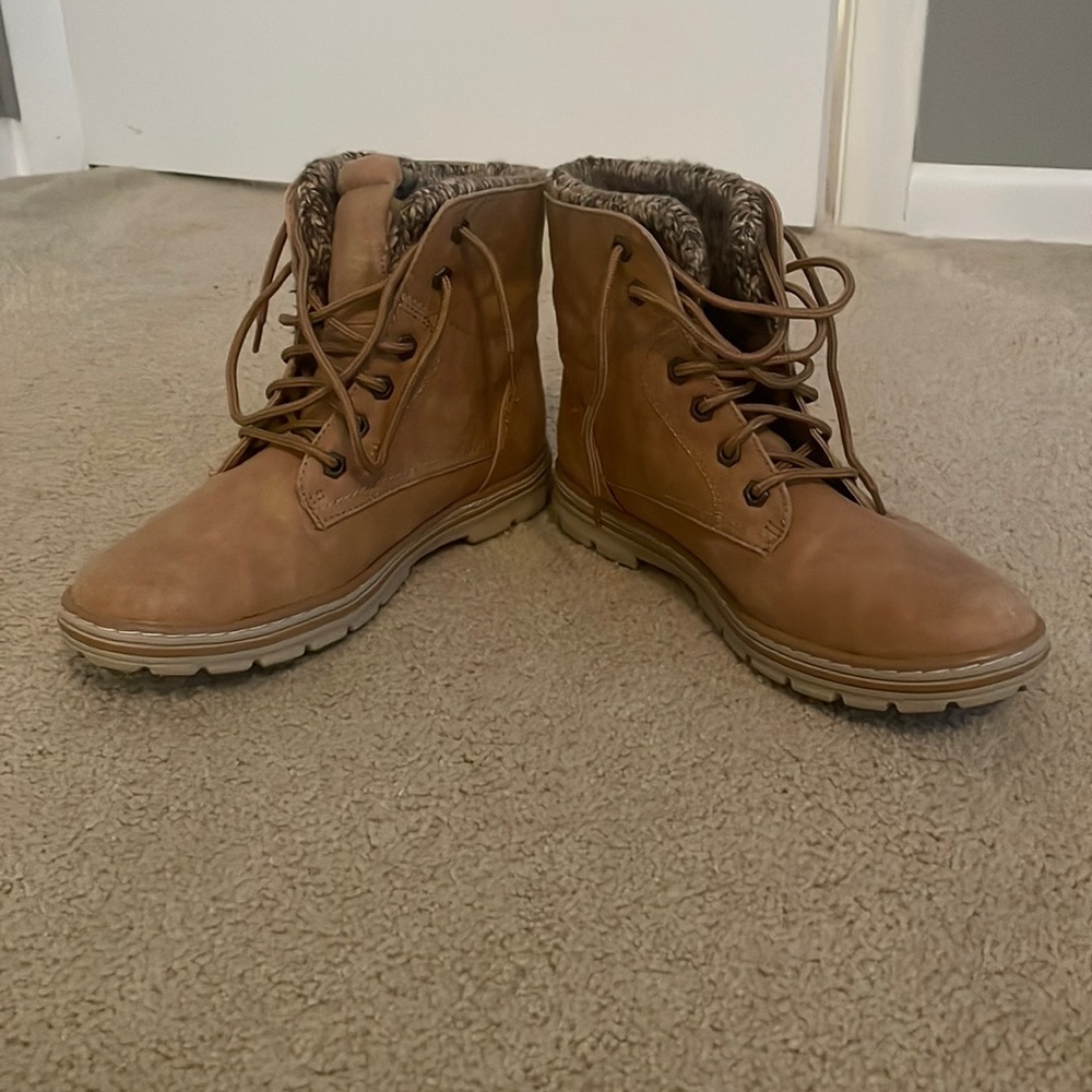 White mountain lace up boots
